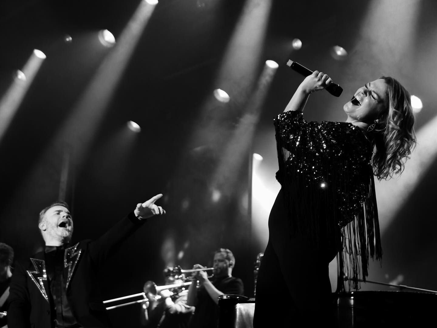 Tesni performing with Gary Barlow